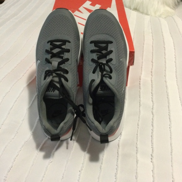 Nike Men’s wear all day shoes - Picture 3 of 5